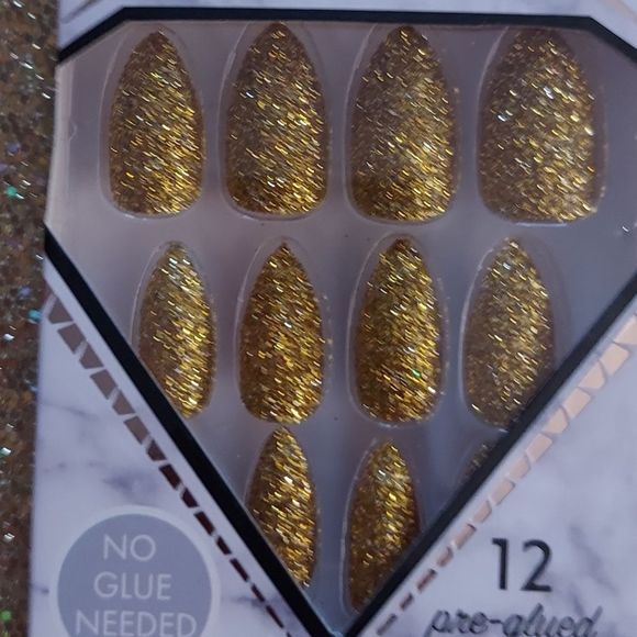 Glittery Almond Shaped Press On Nails - Picture 3 of 5